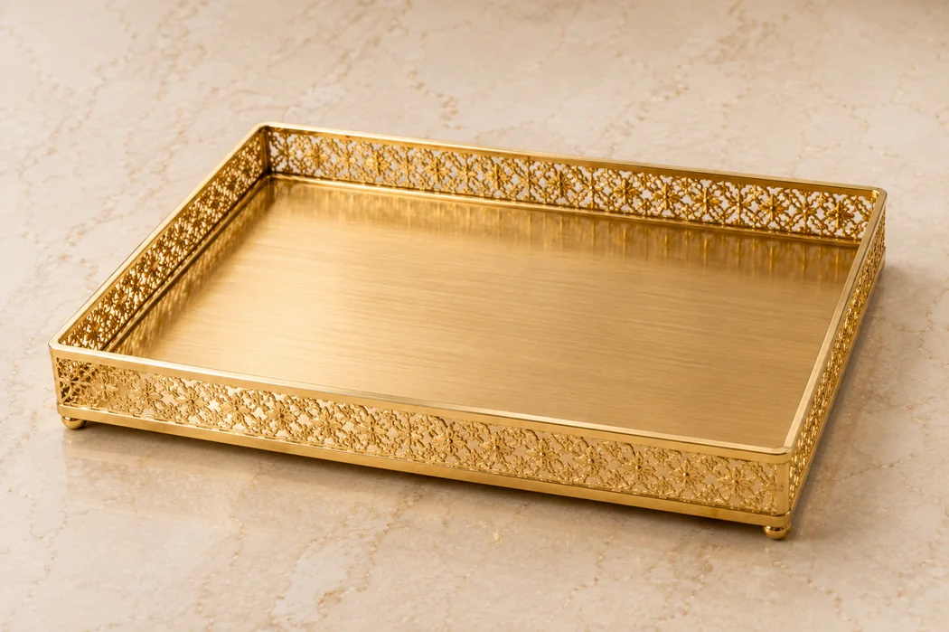 Gold tray for traditional hamper presentation